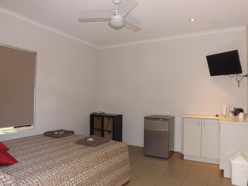 Derby Lodge Motel Room photo
